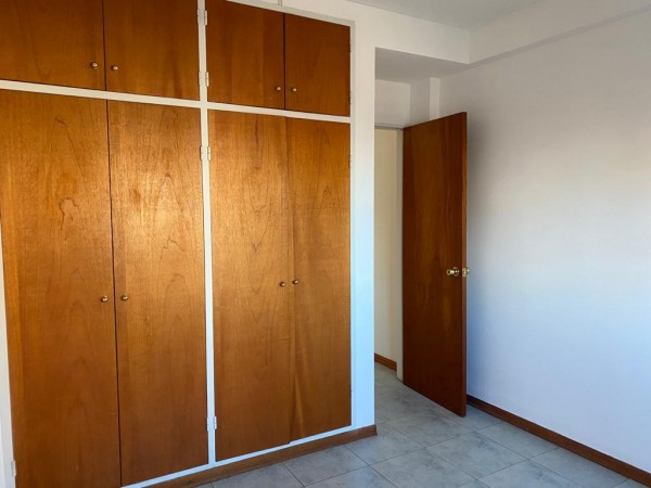 Neuquen. Alquiler. Semipiso 2 dormitorios cochera. Zona Gobernacion