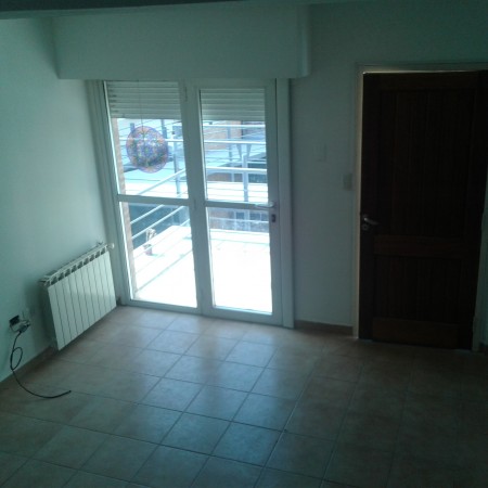 Neuquen. Alquiler. Duplex en Complejo cerrado. Sin Cochera. Zona Hipermercado Coto