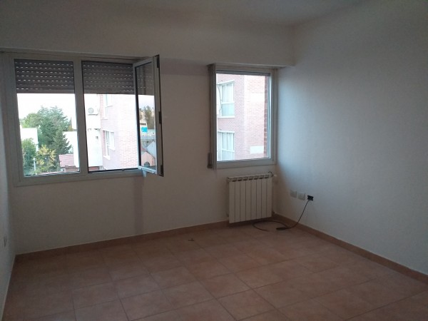 Neuquen. Alquiler. Duplex en Complejo cerrado. Sin Cochera. Zona Hipermercado Coto