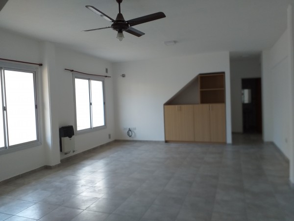 Rio Negro, Cipolletti, Alquiler. Barrio Arevalo departamento de 1 dormitorio en Complejo.