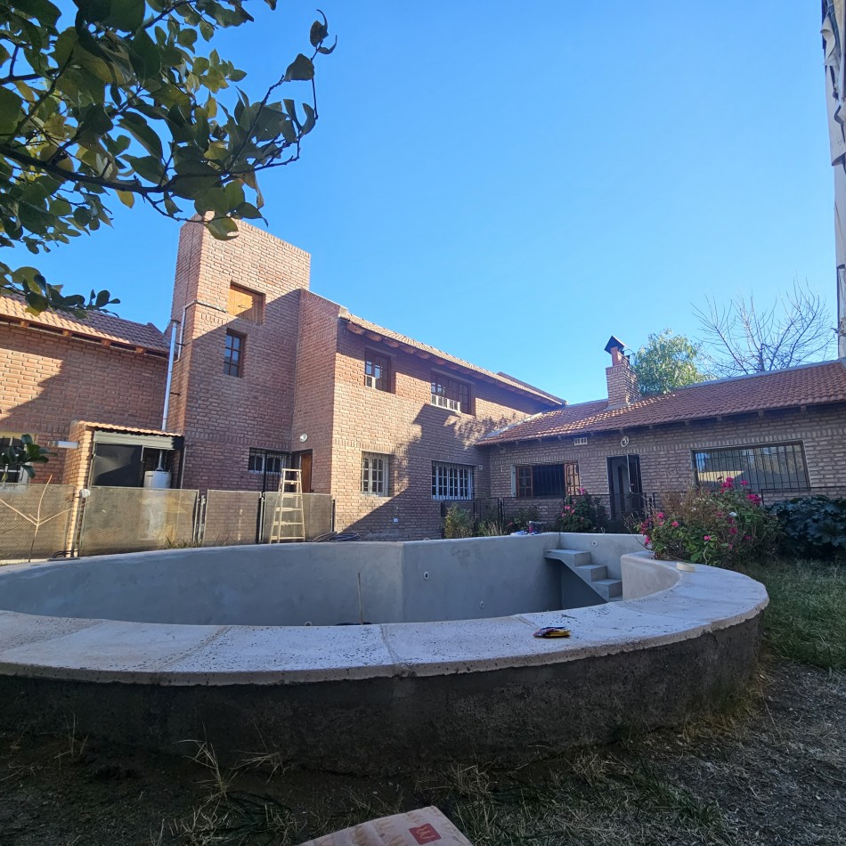 Neuquen Alquiler Casa en dos plantas Jardines del Rey APTO ALQUILER COMERCIAL O VIVIENDA