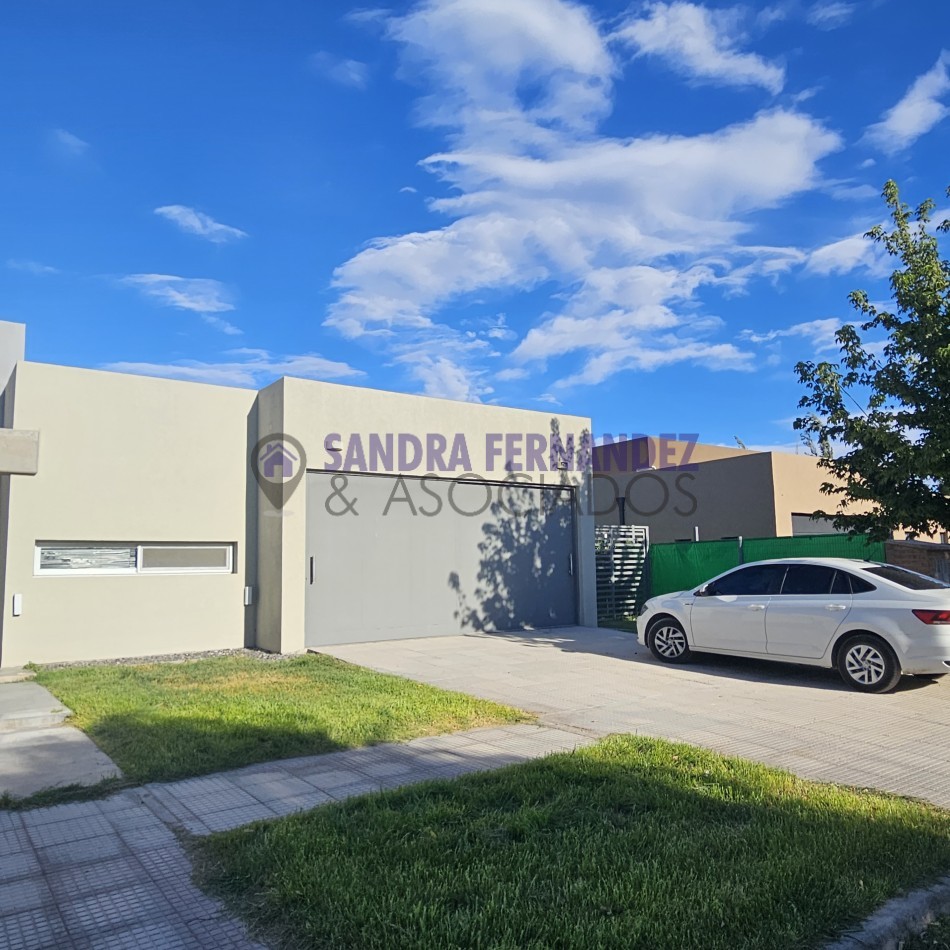 Rio Negro Cipolletti Barrio Manzanar Kossman. Casa en una sola planta diseño minimalista