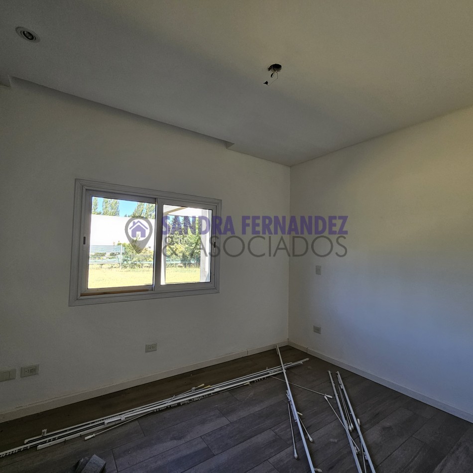 Rio Negro Cipolletti Barrio Manzanar Kossman. Casa en una sola planta diseño minimalista