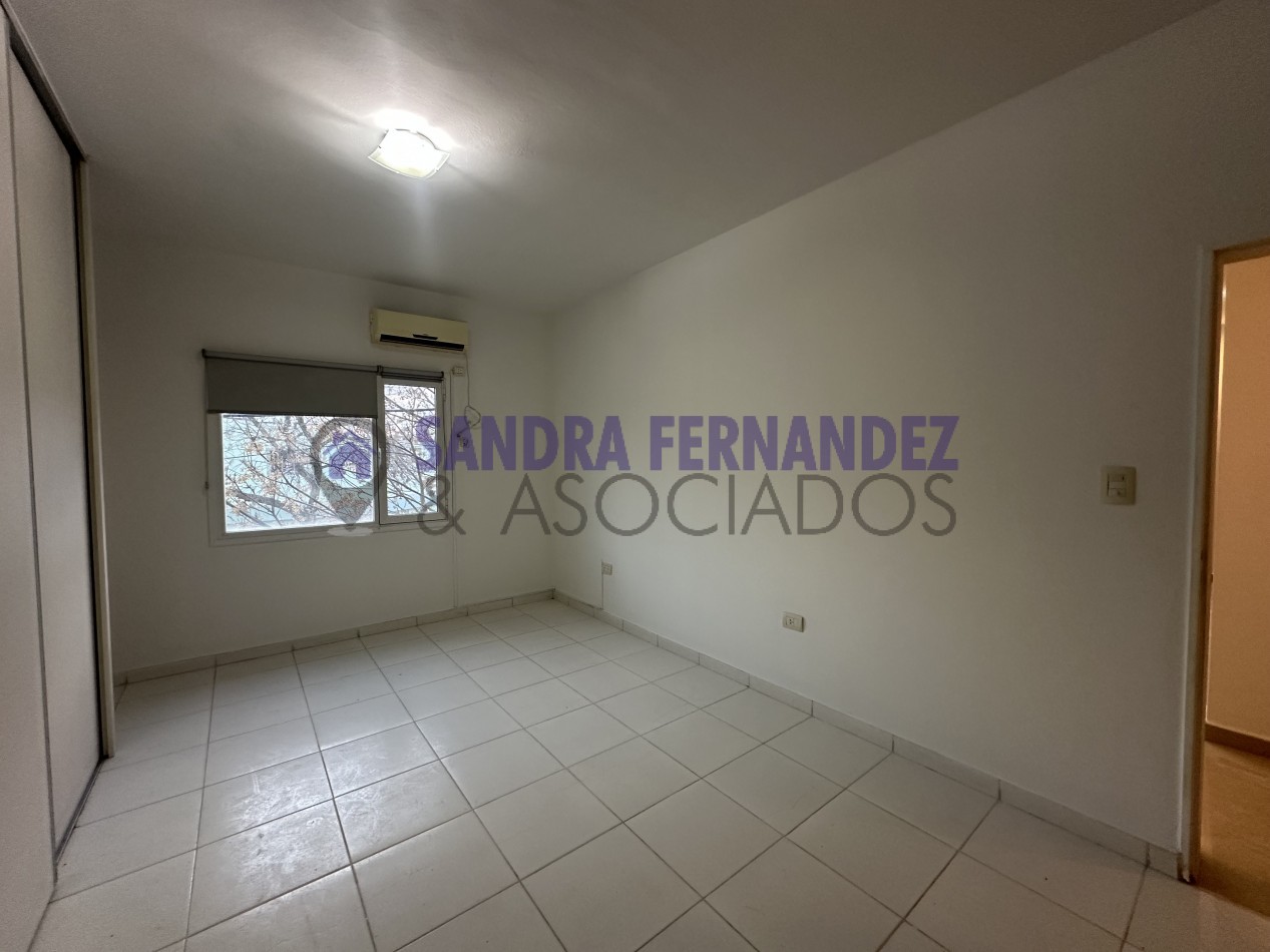 Rio Negro, Cipolletti, Alquiler, 2 dormitorios. Cochera. Parrilla. Barrio Brentana