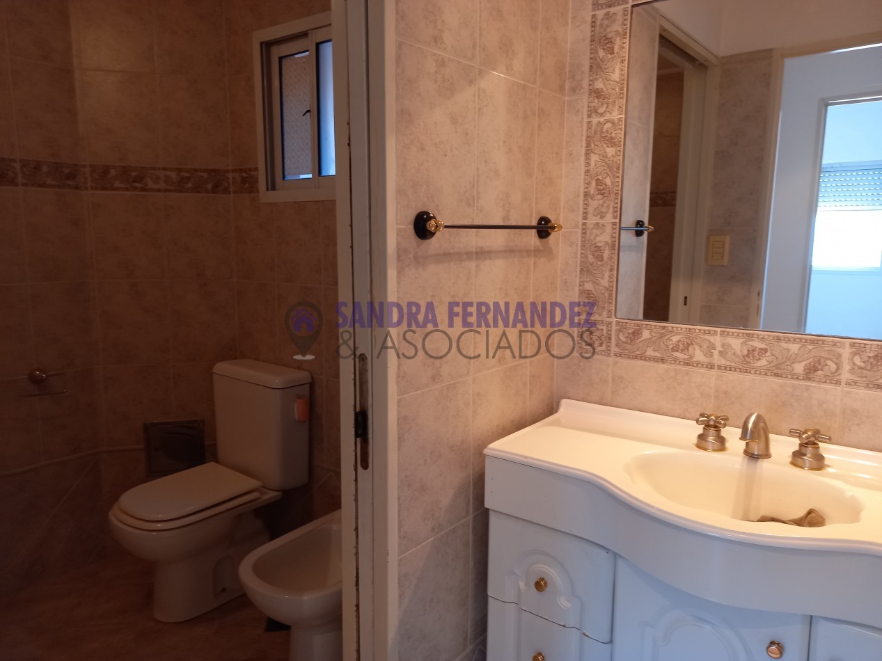 Neuquen. Alquiler Departamento 2 dormitorios. Cochera. Barrio Santa Genoveva. 
