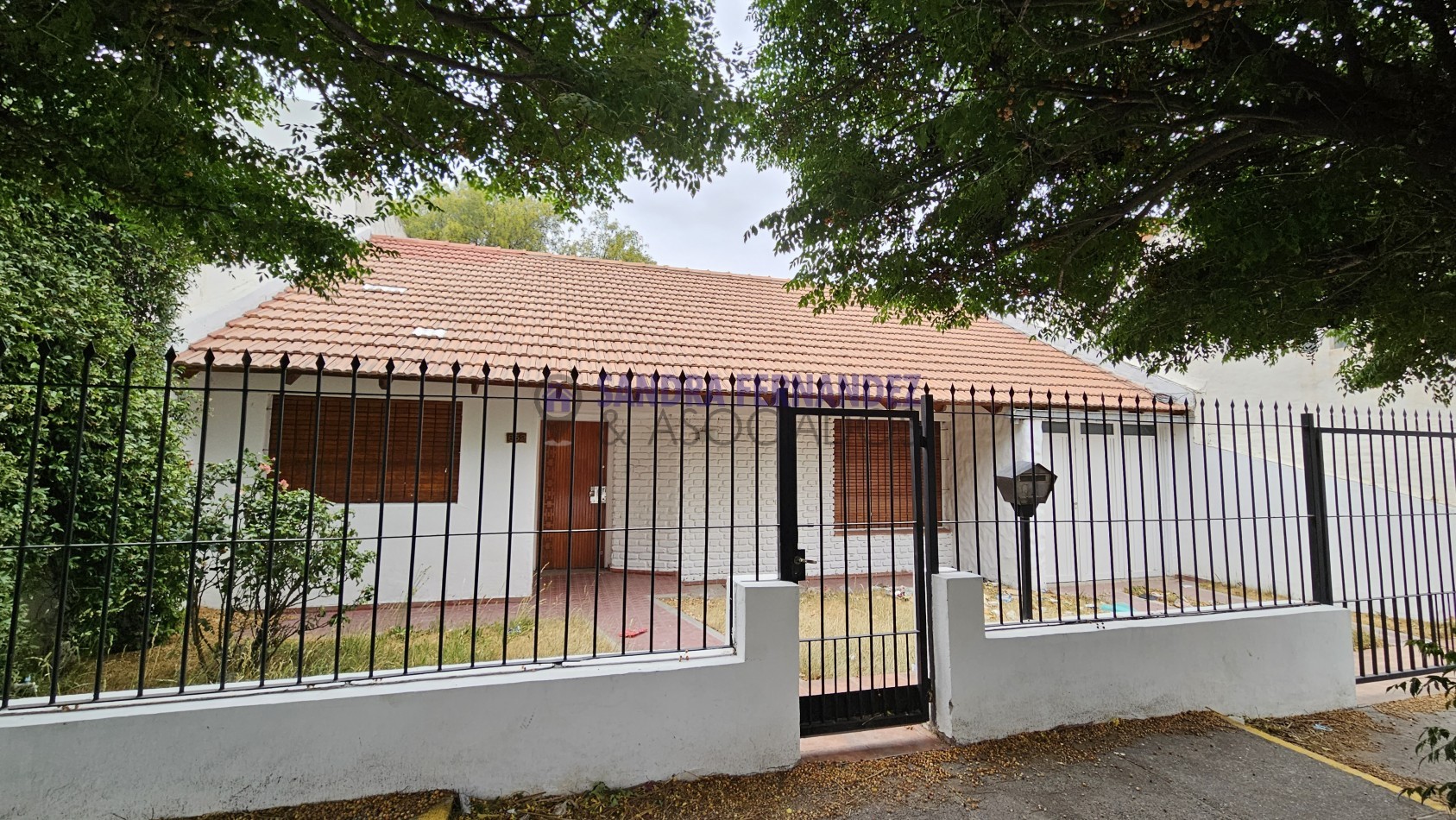 Neuquen Alquiler Casa en una plata para oficina