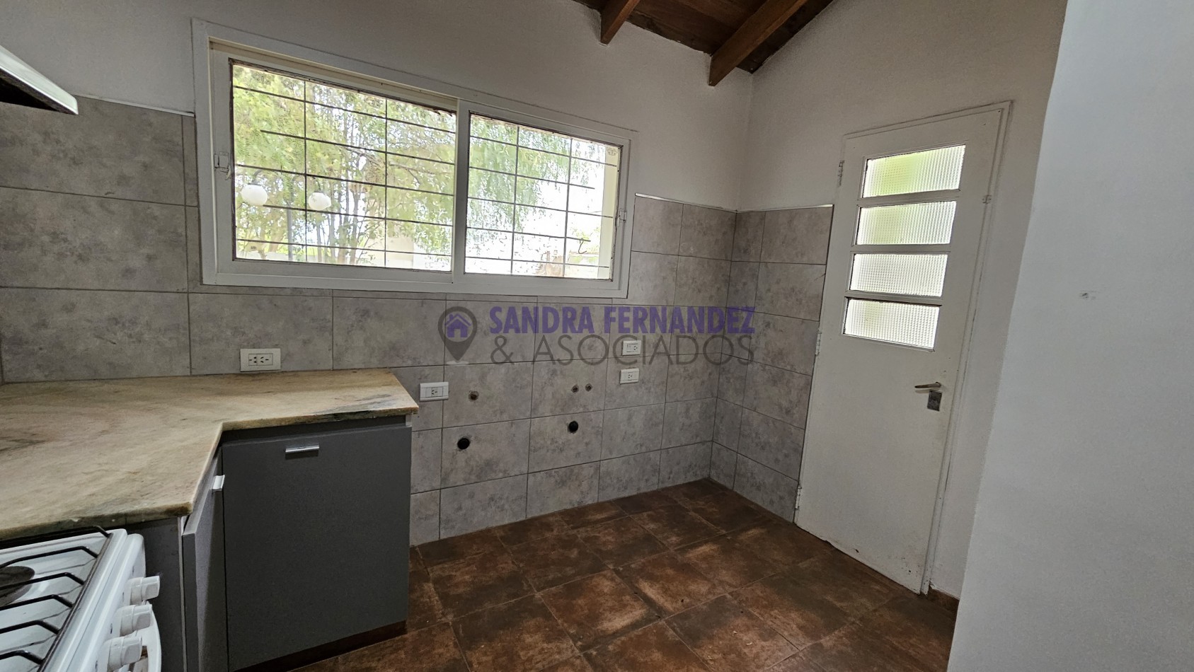 Neuquen Alquiler Casa en una plata para oficina