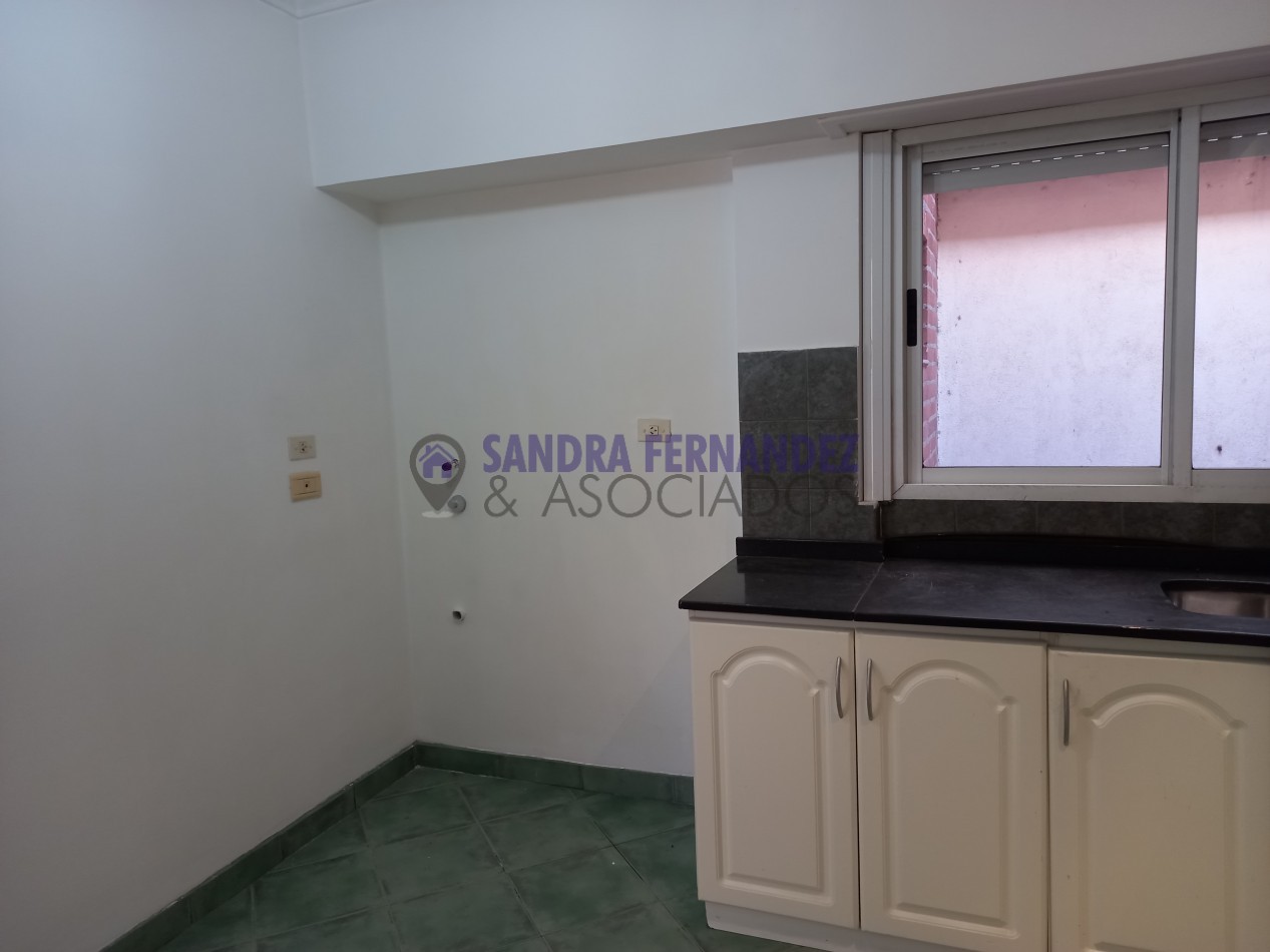 Neuquen. Alquiler Departamento 2 dormitorios. Cochera. Barrio Santa Genoveva. 