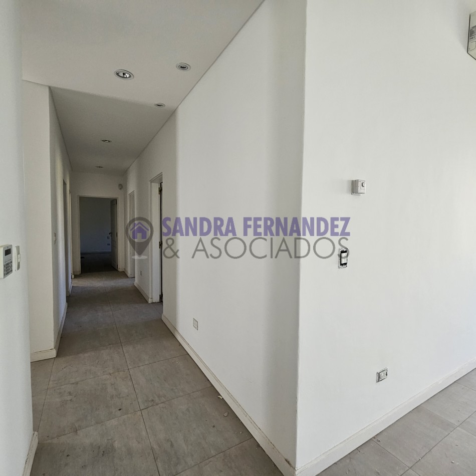 Rio Negro Cipolletti Barrio Manzanar Kossman. Casa en una sola planta diseño minimalista