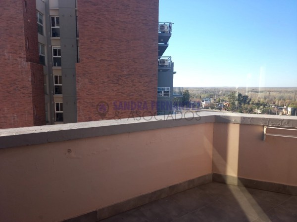Neuquen. Alquiler. Piso. Santa Genoveva, 3 dormitorios en suite. 