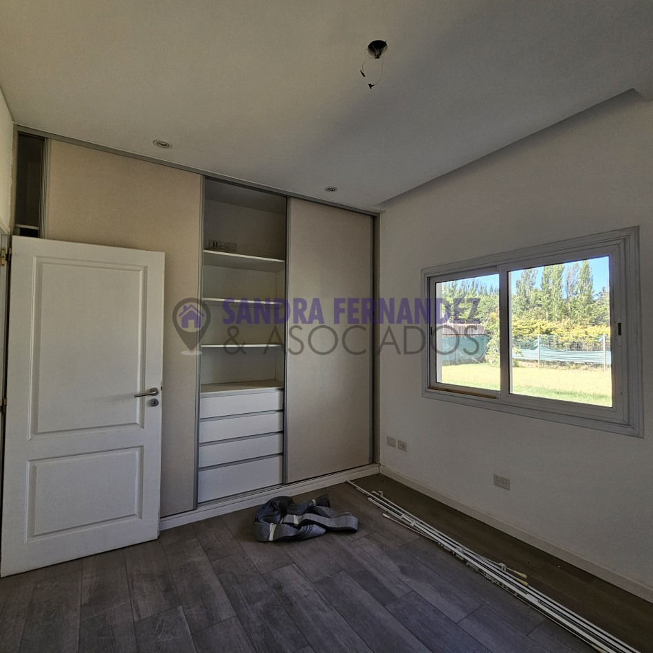 Rio Negro Cipolletti Barrio Manzanar Kossman. Casa en una sola planta diseño minimalista