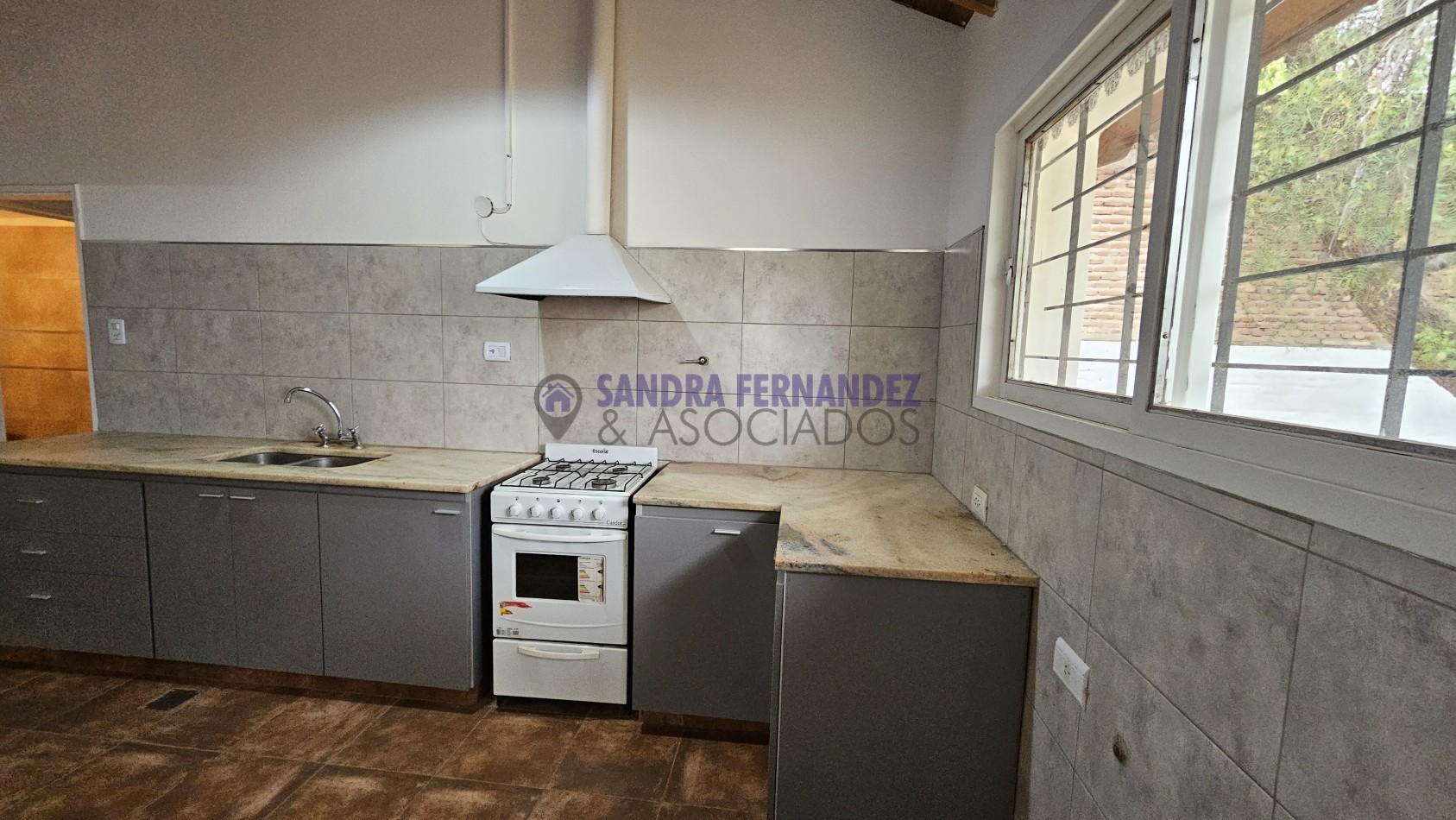 Neuquen Alquiler Casa en una plata para oficina