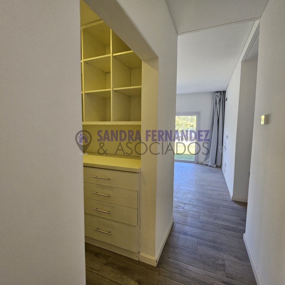 Rio Negro Cipolletti Barrio Manzanar Kossman. Casa en una sola planta diseño minimalista