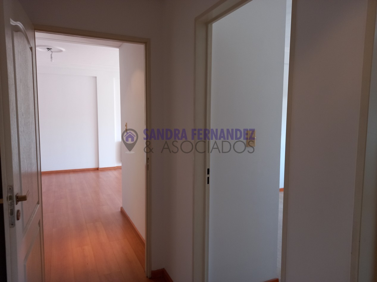 Neuquen. Alquiler Departamento 2 dormitorios. Cochera. Barrio Santa Genoveva. 