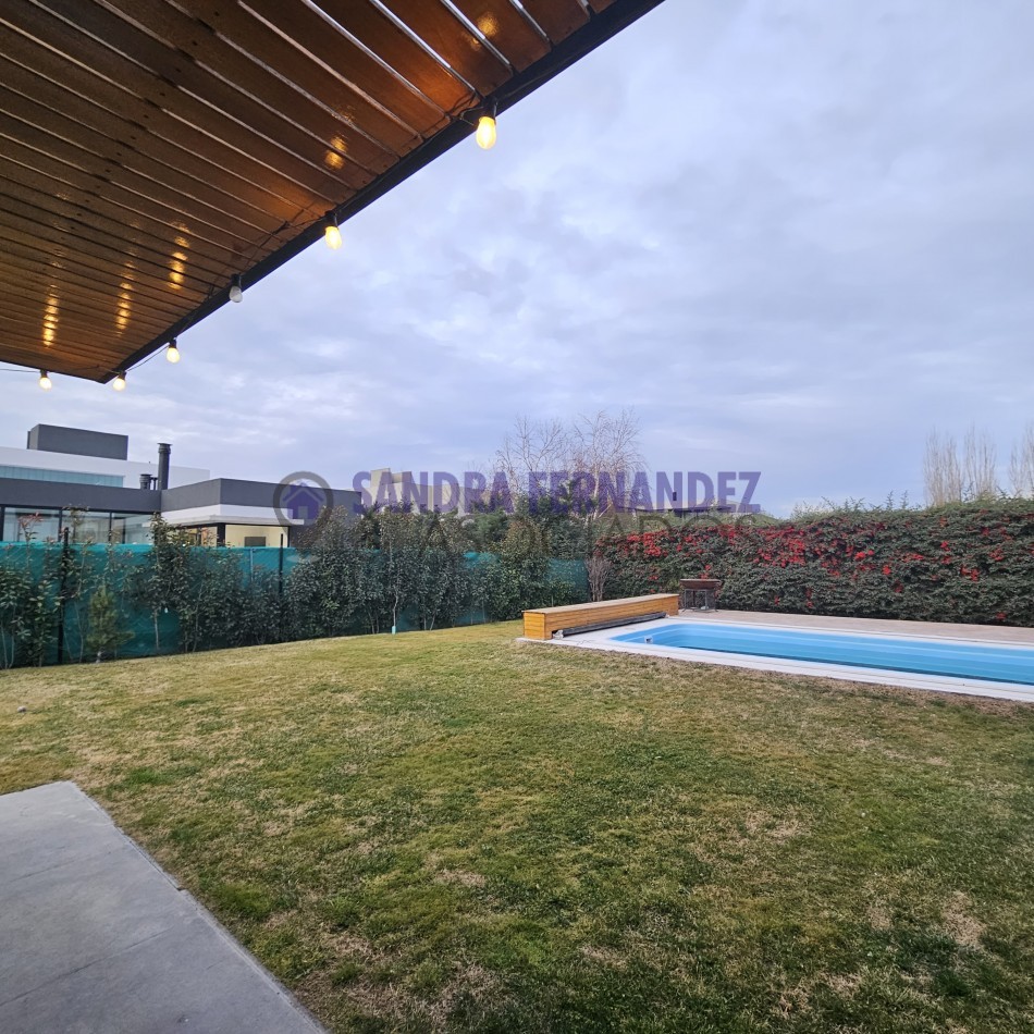 Neuquen Alquiler Casa Nivel gerencial en dos plantas Barrio Cerrado Sauces del Limay