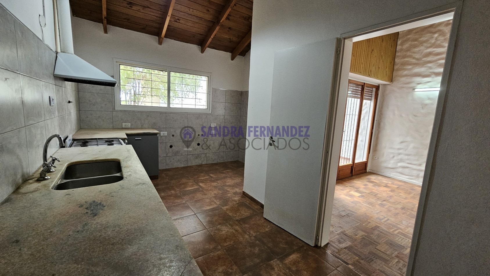 Neuquen Alquiler Casa en una plata para oficina