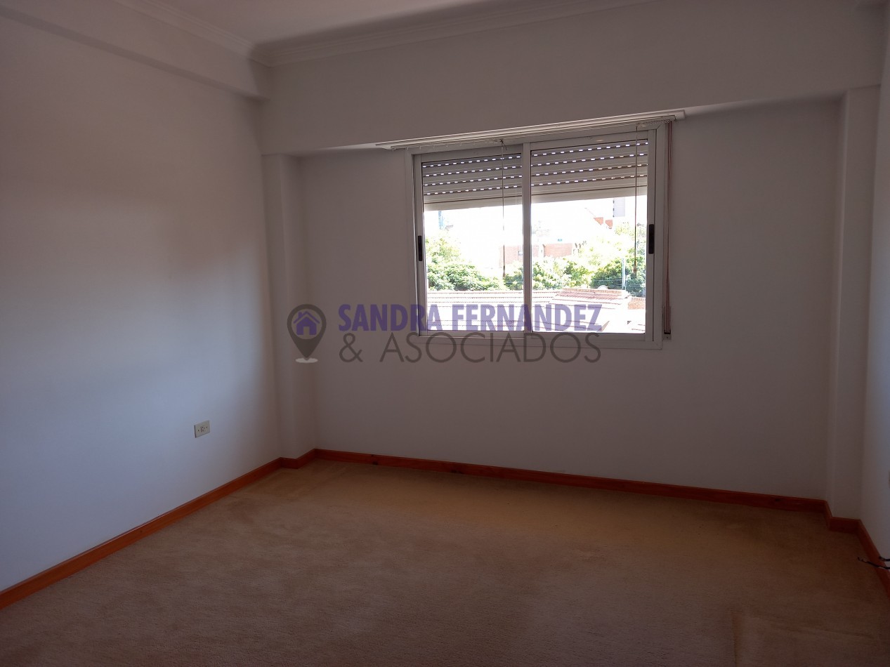 Neuquen. Alquiler Departamento 2 dormitorios. Cochera. Barrio Santa Genoveva. 