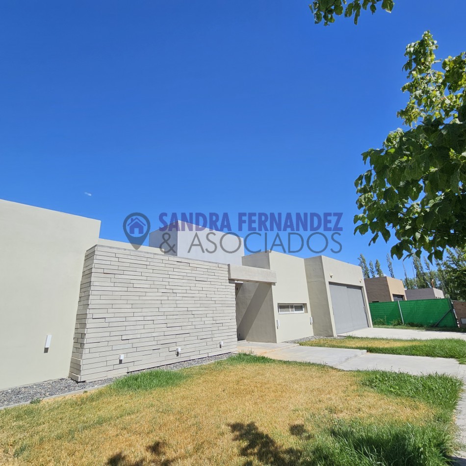 Rio Negro Cipolletti Barrio Manzanar Kossman. Casa en una sola planta diseño minimalista