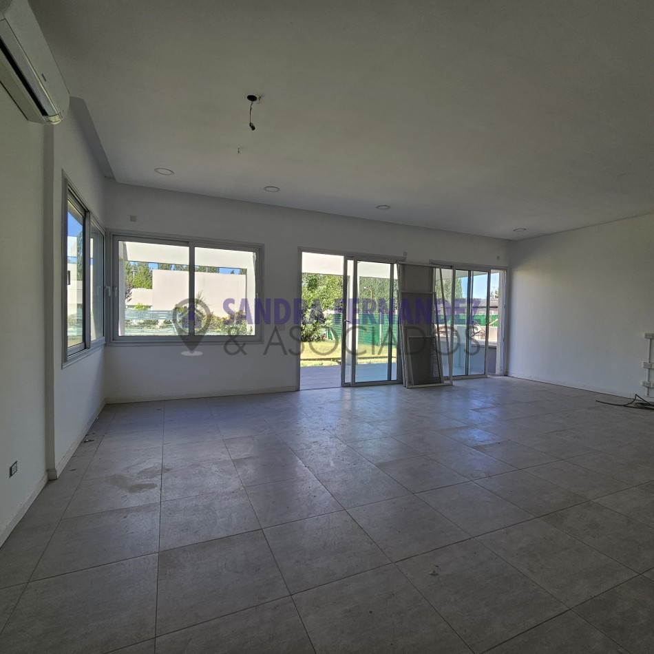 Rio Negro Cipolletti Barrio Manzanar Kossman. Casa en una sola planta diseño minimalista