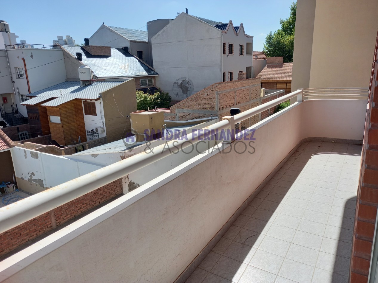 Neuquen. Alquiler Departamento 2 dormitorios. Cochera. Barrio Santa Genoveva. 