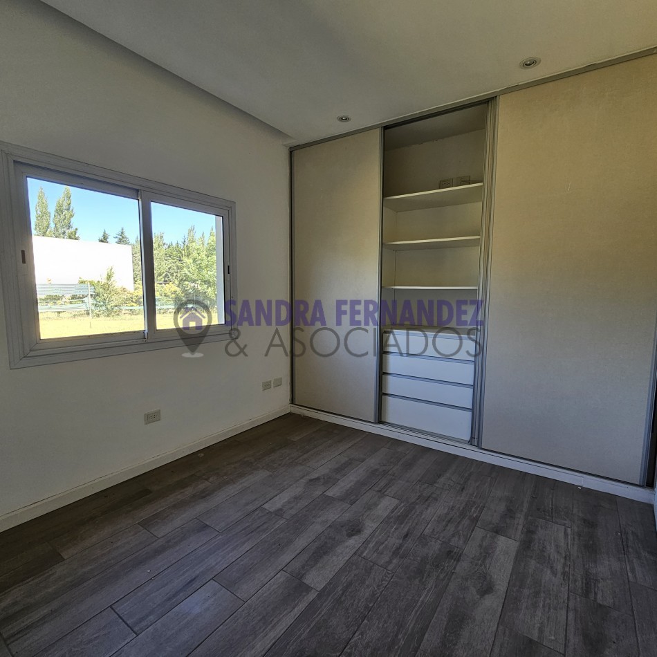Rio Negro Cipolletti Barrio Manzanar Kossman. Casa en una sola planta diseño minimalista