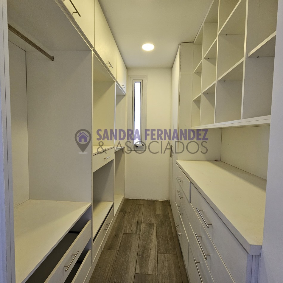 Rio Negro Cipolletti Barrio Manzanar Kossman. Casa en una sola planta diseño minimalista
