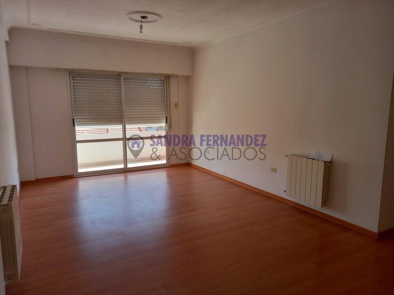Neuquen. Alquiler Departamento 2 dormitorios. Cochera. Barrio Santa Genoveva. 