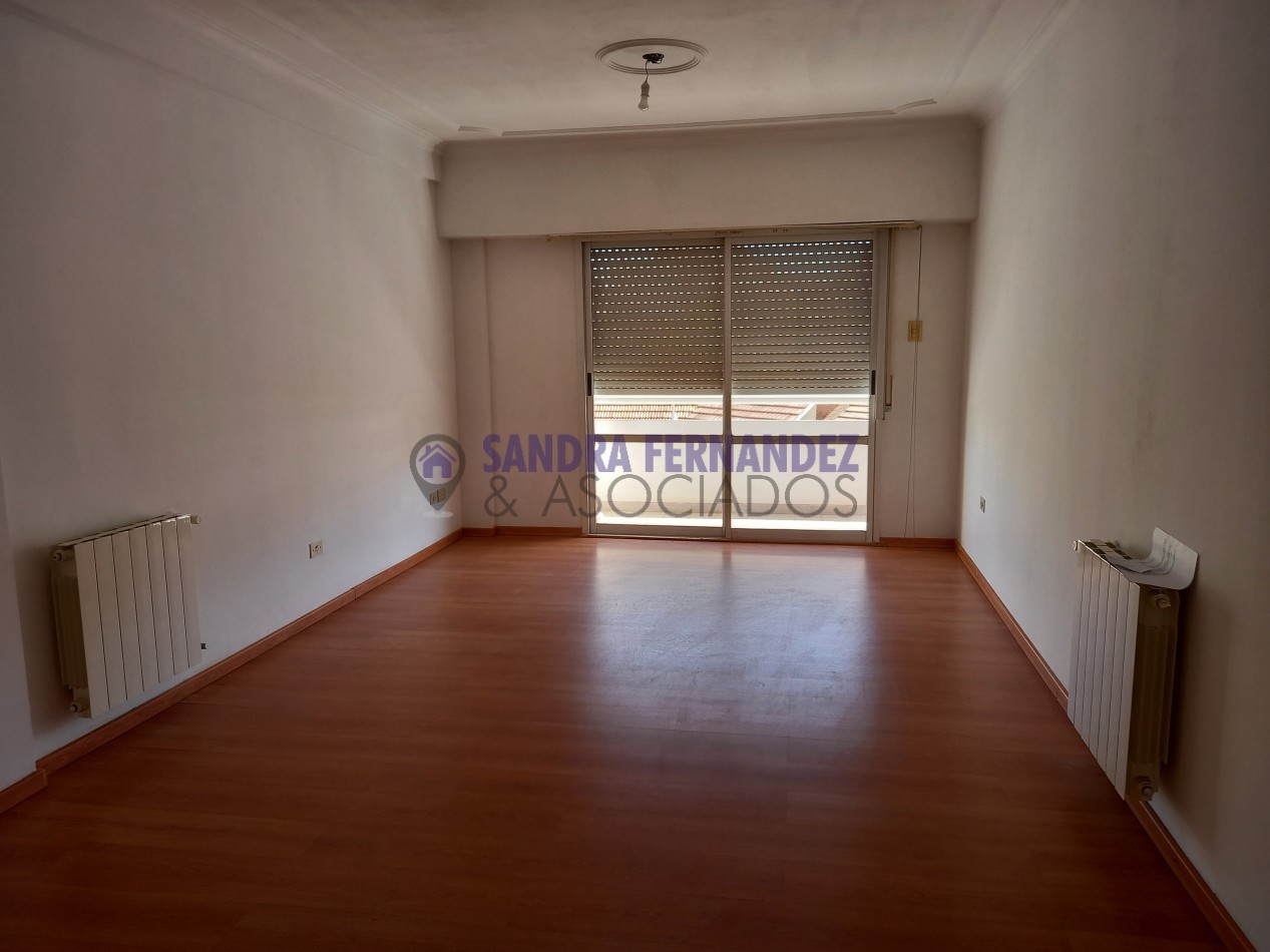 Neuquen. Alquiler Departamento 2 dormitorios. Cochera. Barrio Santa Genoveva. 