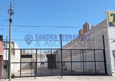 Neuquen. Centenario. Galpon con playon. Sobre colectora Ruta7