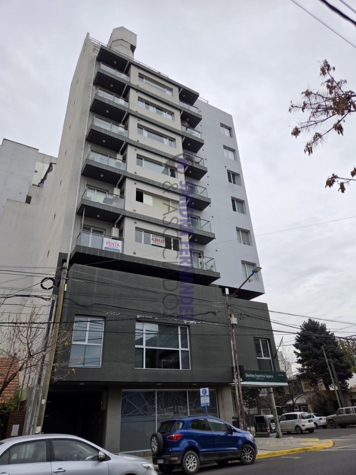 Neuquen, Venta Departamento 2 dormitorio sin cochera. FRENTE  YPF