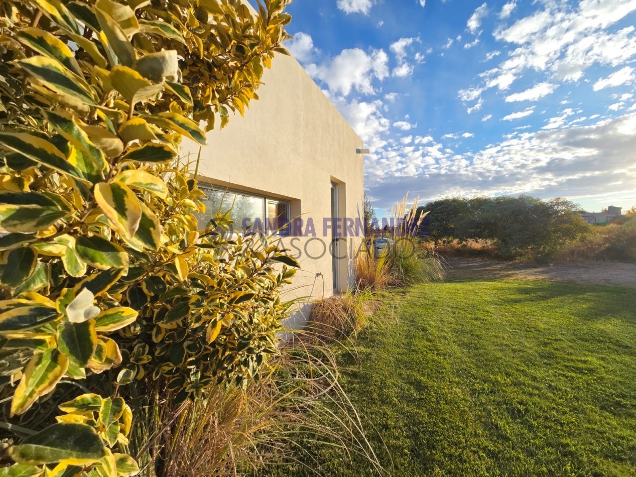  Neuquen. ALQUILER/VENTA La Peninsula Casa amoblada equipada 3 dormitorios