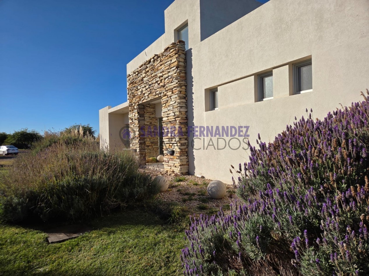  Neuquen. ALQUILER/VENTA La Peninsula Casa amoblada equipada 3 dormitorios