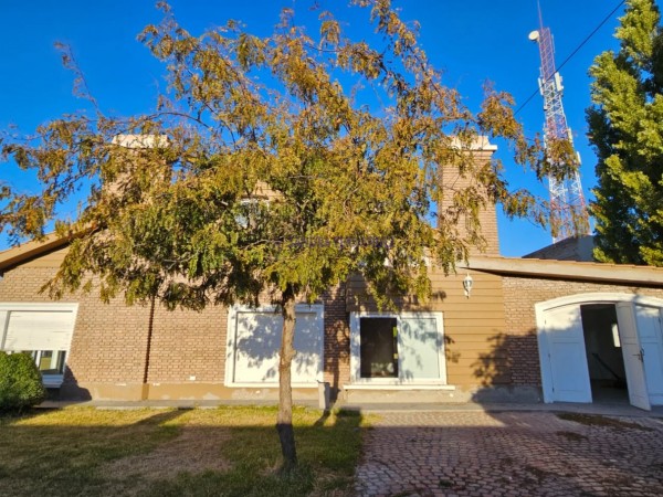 Rio Negro  Cipolletti  Venta  Casa 4 dormitorios (1 suite) Barrio Santa Clara 