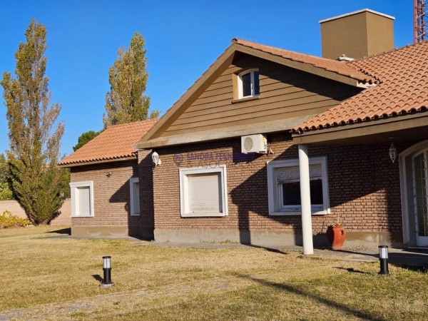 Rio Negro  Cipolletti  Venta  Casa 4 dormitorios (1 suite) Barrio Santa Clara 