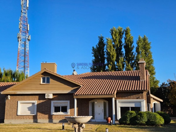 Rio Negro  Cipolletti  Venta  Casa 4 dormitorios (1 suite) Barrio Santa Clara 