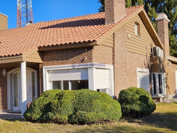 Rio Negro  Cipolletti  Venta  Casa 4 dormitorios (1 suite) Barrio Santa Clara 