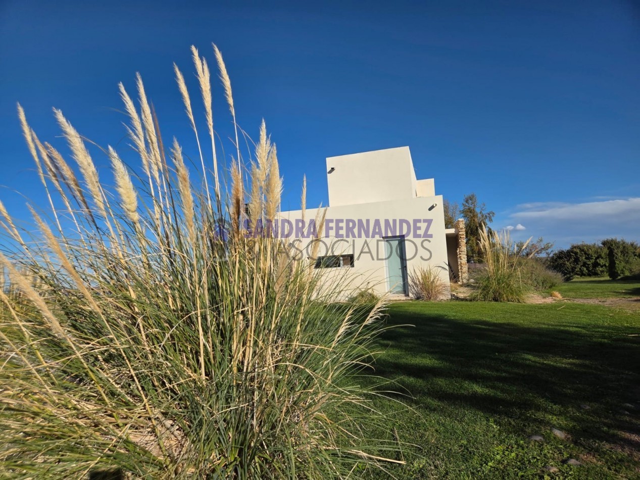  Neuquen. ALQUILER/VENTA La Peninsula Casa amoblada equipada 3 dormitorios