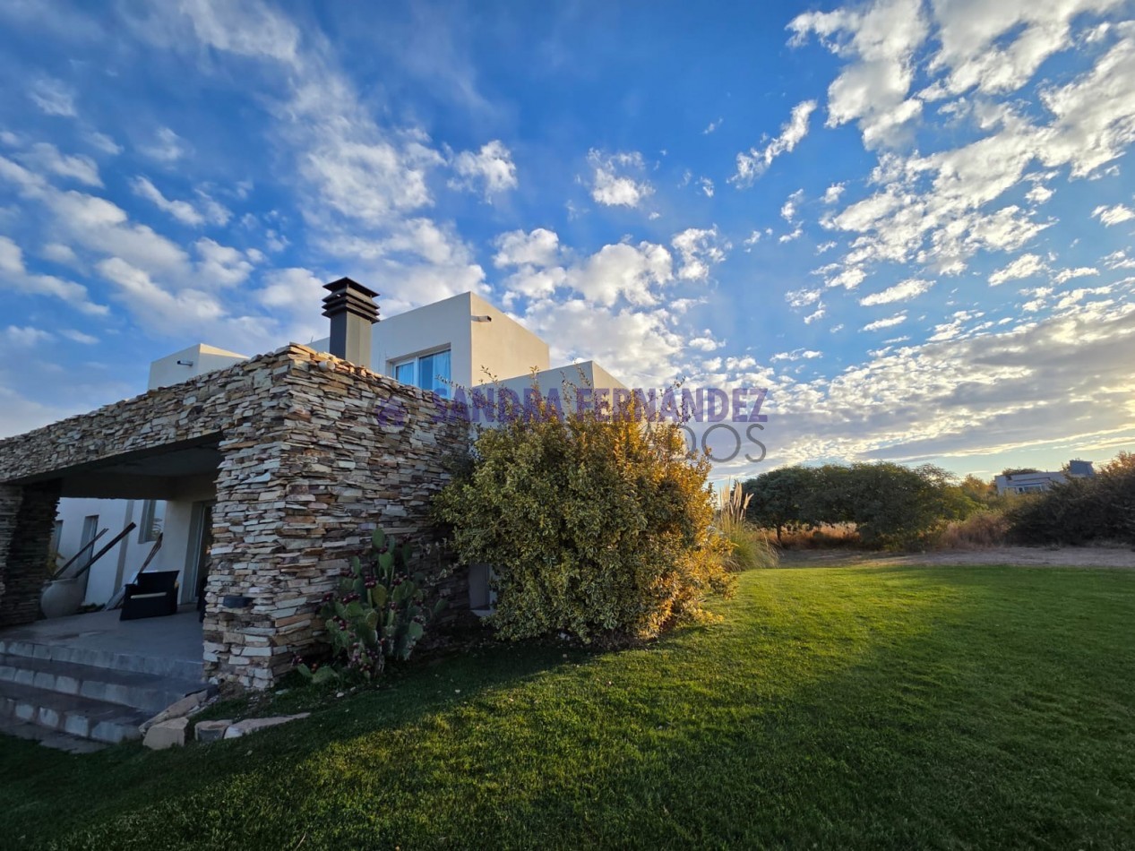  Neuquen. ALQUILER/VENTA La Peninsula Casa amoblada equipada 3 dormitorios