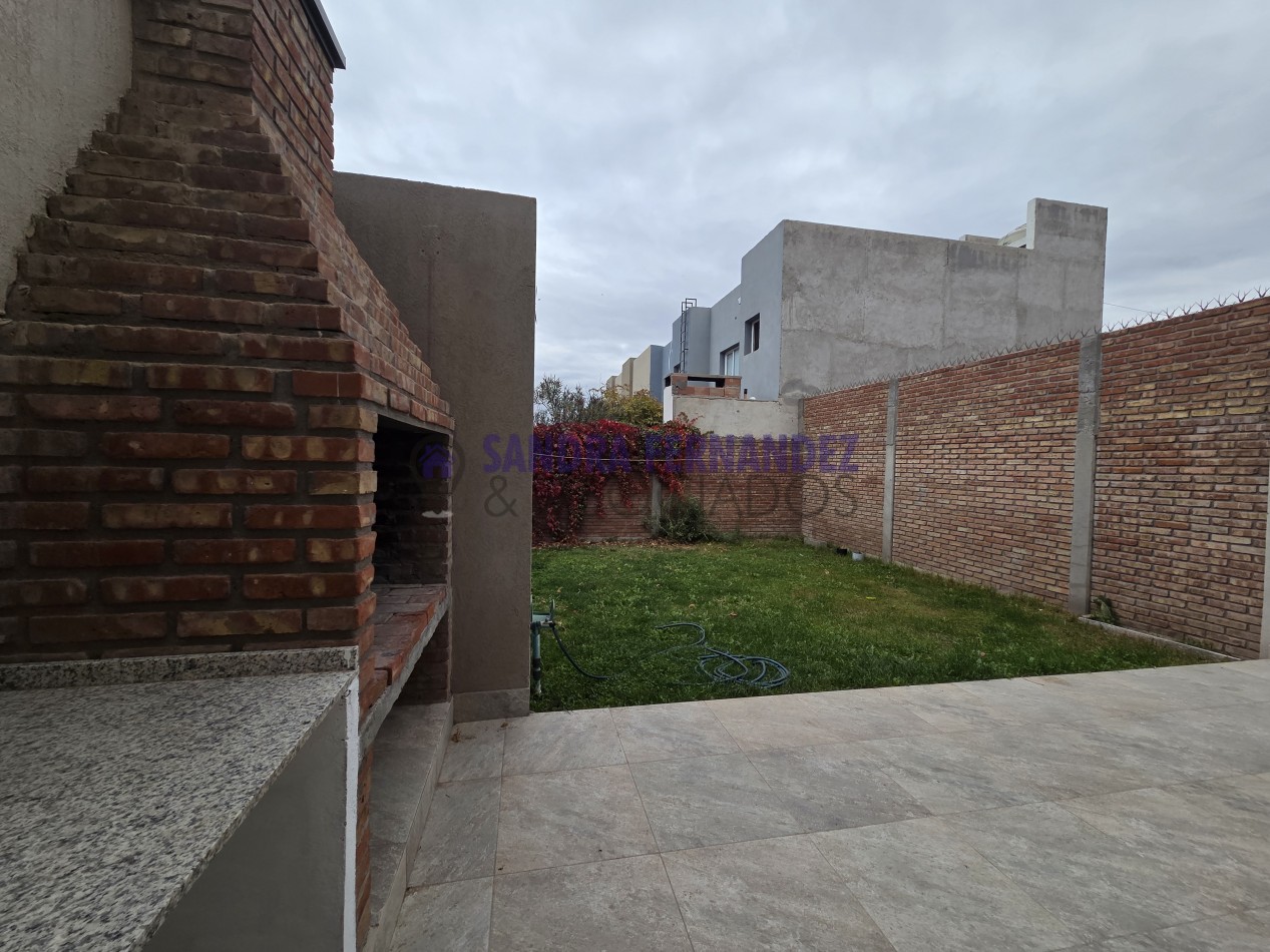 Rio Negro Cipolletti Duplex 3 dormitorios B° Rincon Lindo