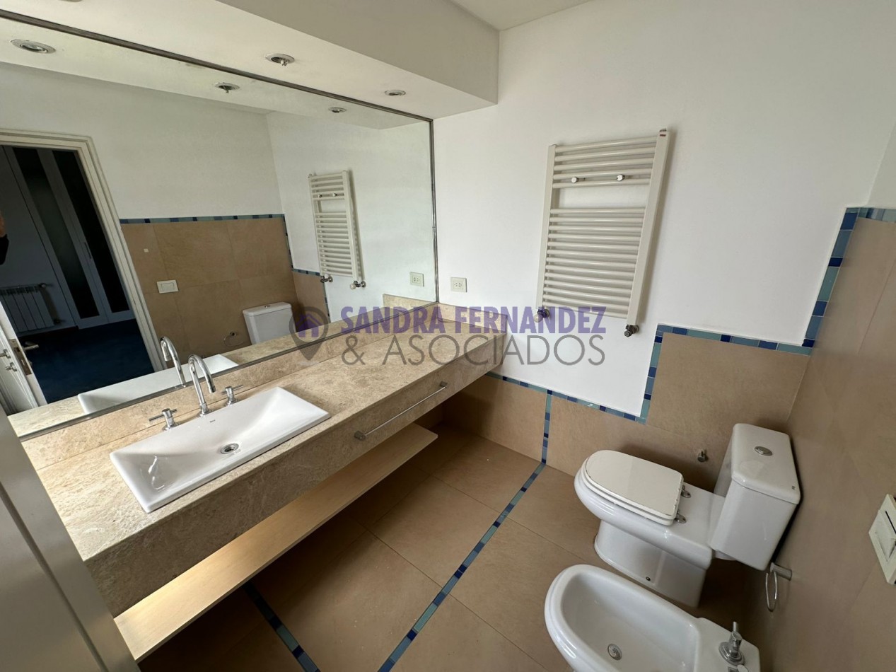 Neuquen Alquiler Semipiso Departamento 2 dormitorios (suite) Cochera Baulera